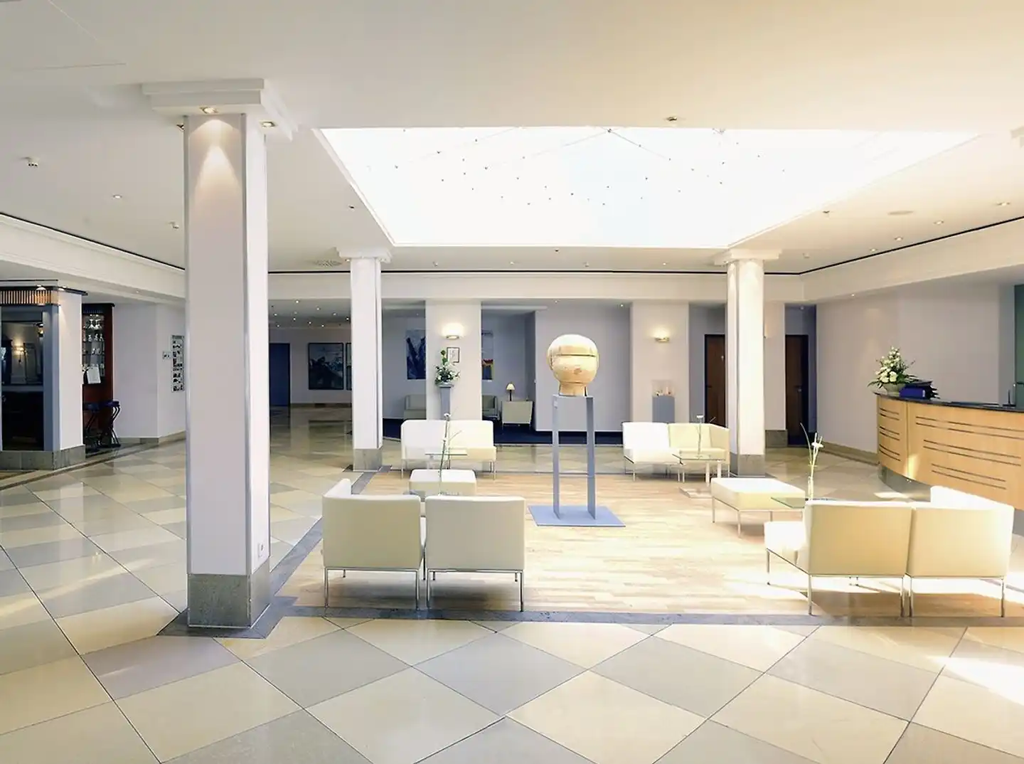 Hotel Kaiserin Augusta Weimar Lobby