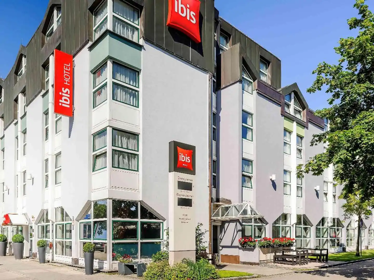 ibis Muenchen City Nord Hotel Aussenansicht