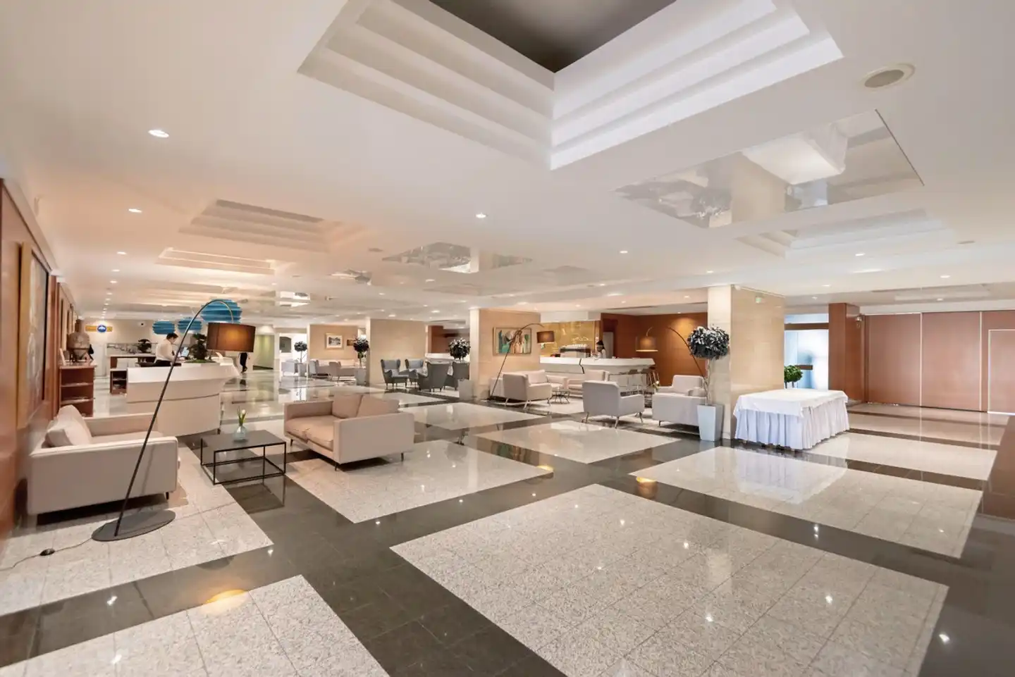 Hotel Kolovare Lobby