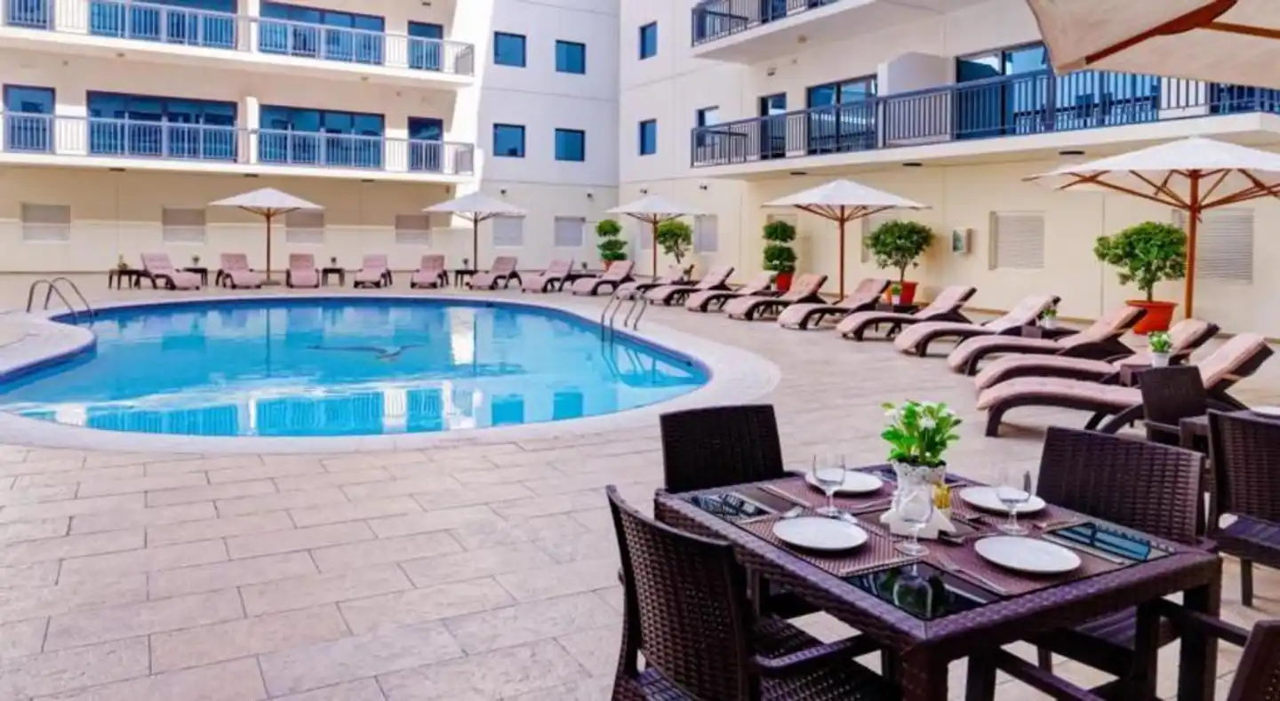 Golden Sands Hotel Apartments Pool