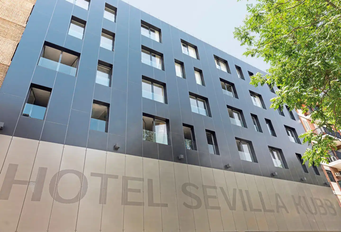 Macià Sevilla Kubb Aussenansicht