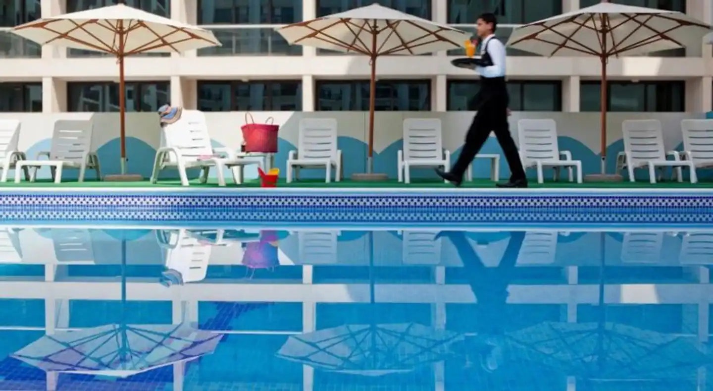 Golden Sands Hotel Apartments Pool