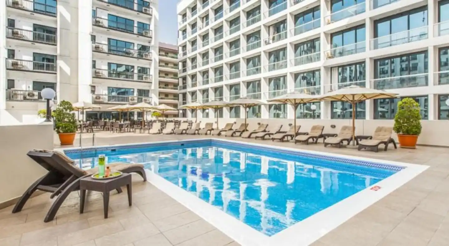 Golden Sands Hotel Apartments Pool
