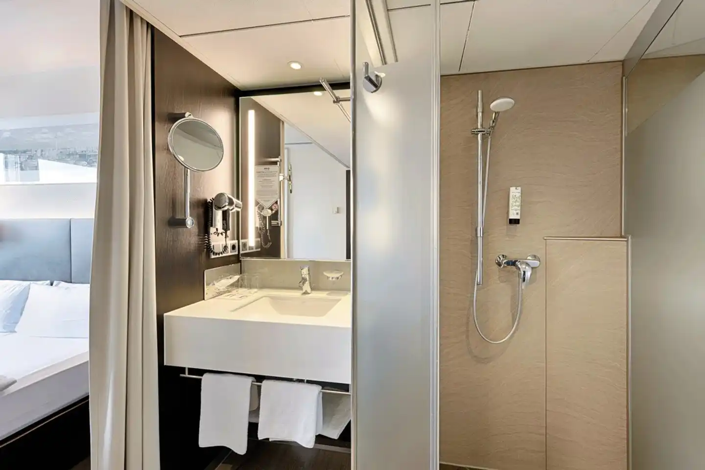 Park Inn by Radisson Berlin Alexanderplatz Badezimmer