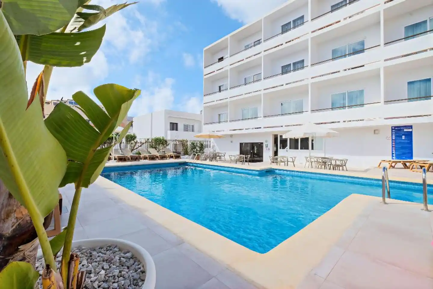 azuLine Mediterráneo Pool