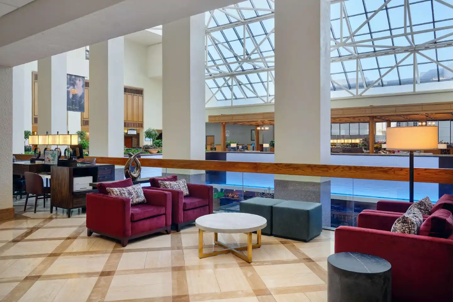 Hilton New Orleans Riverside Bar