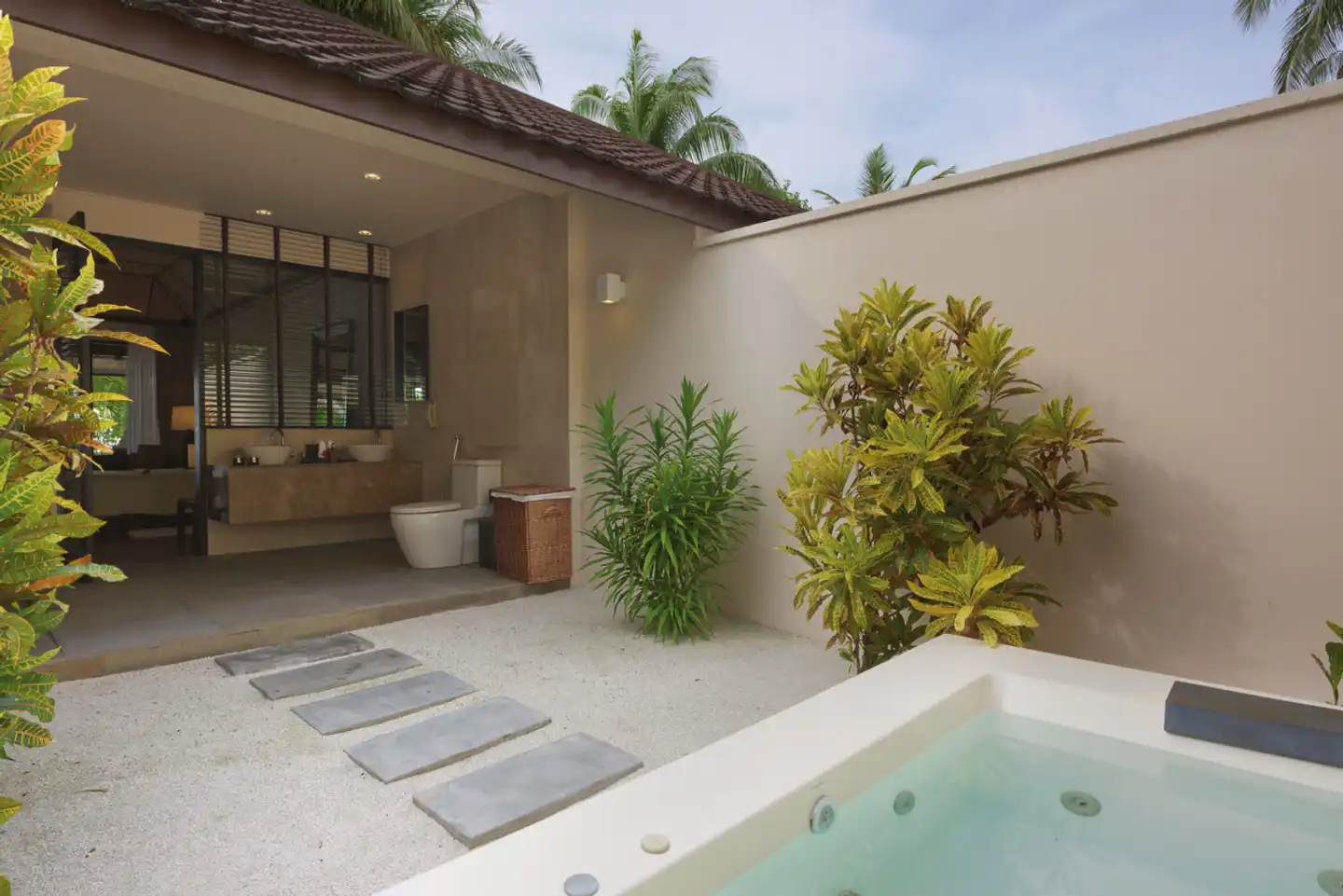 Lily Beach Resort & Spa Aussenansicht