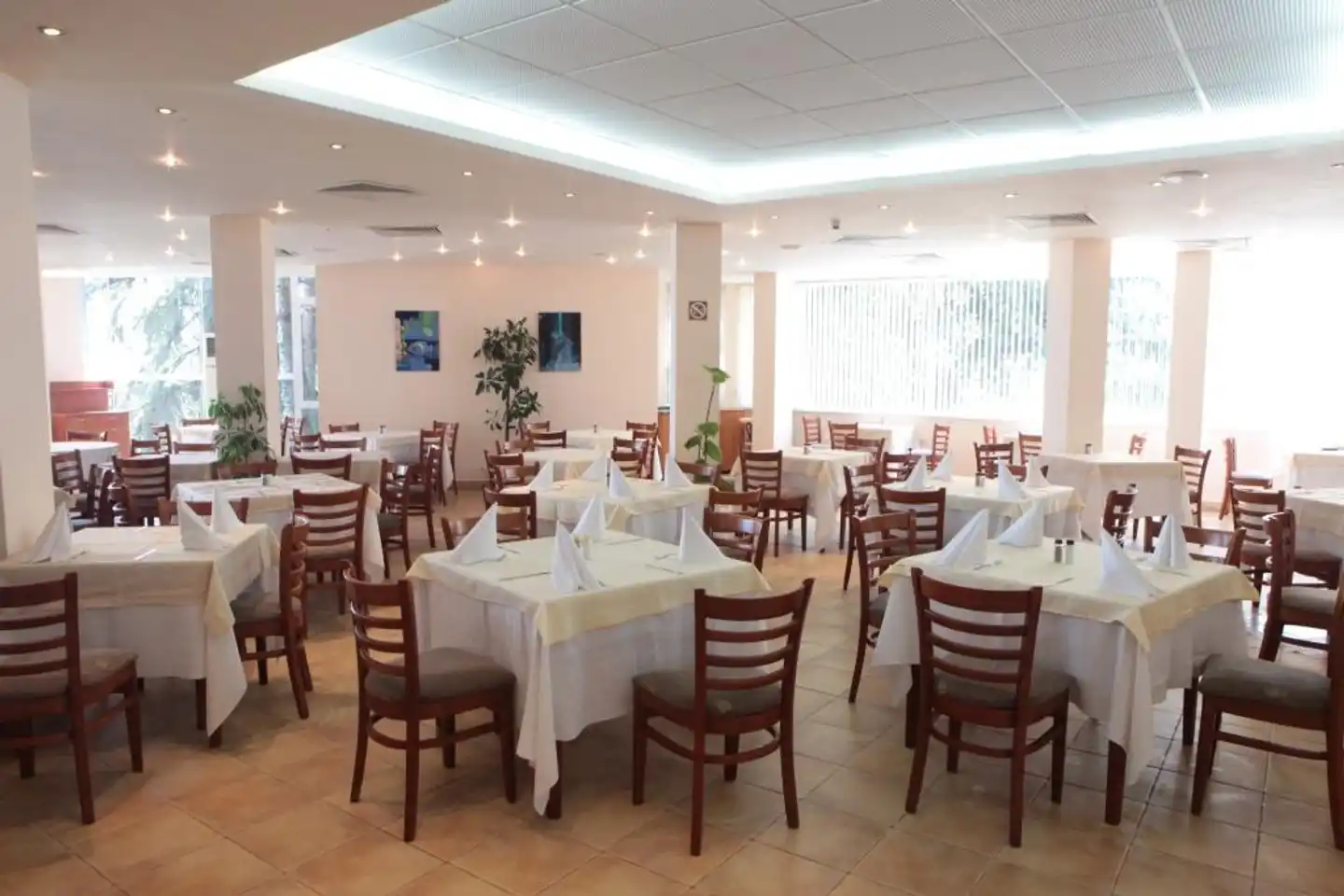 Luna Hotel Restaurant