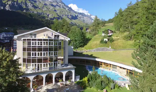 Thermal Hotels & Walliser Alpentherme Aussenansicht