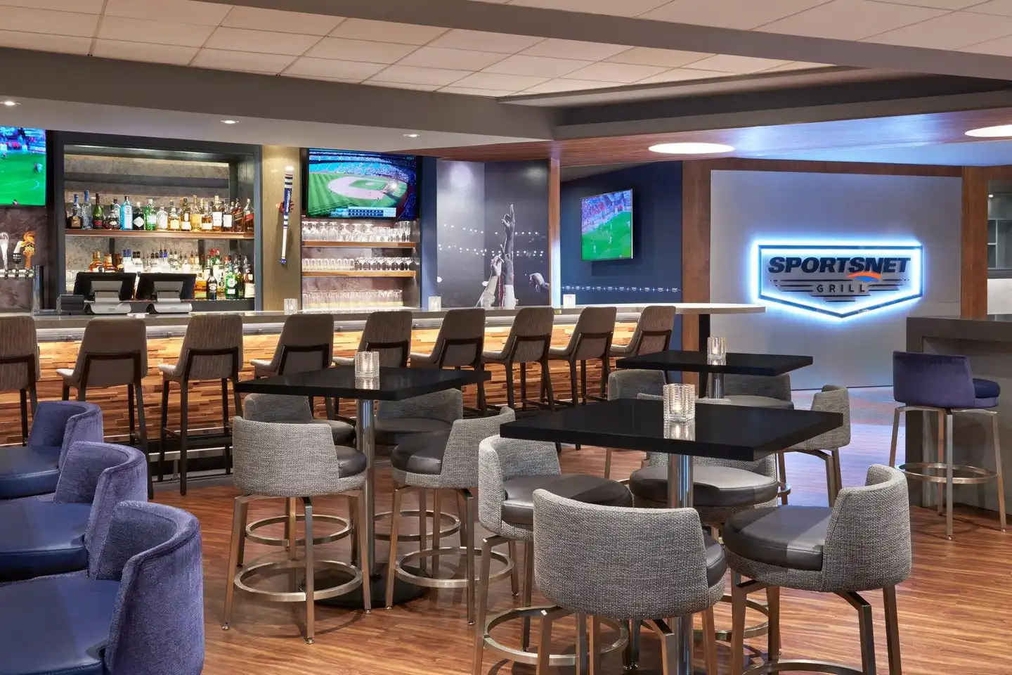 Toronto Marriott City Centre Hotel Bar