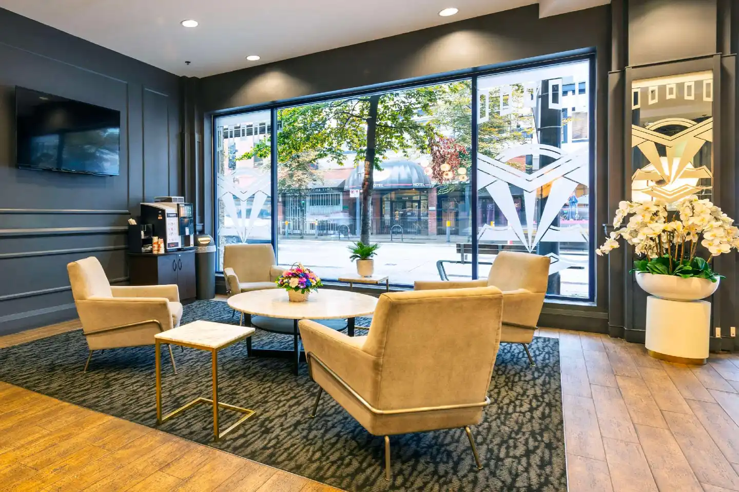 Quality Inn & Suites Downtown Vancouver Lobby
