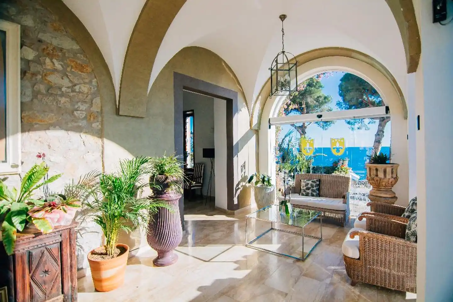 Hotel Roger De Flor By Seleqtta Lobby