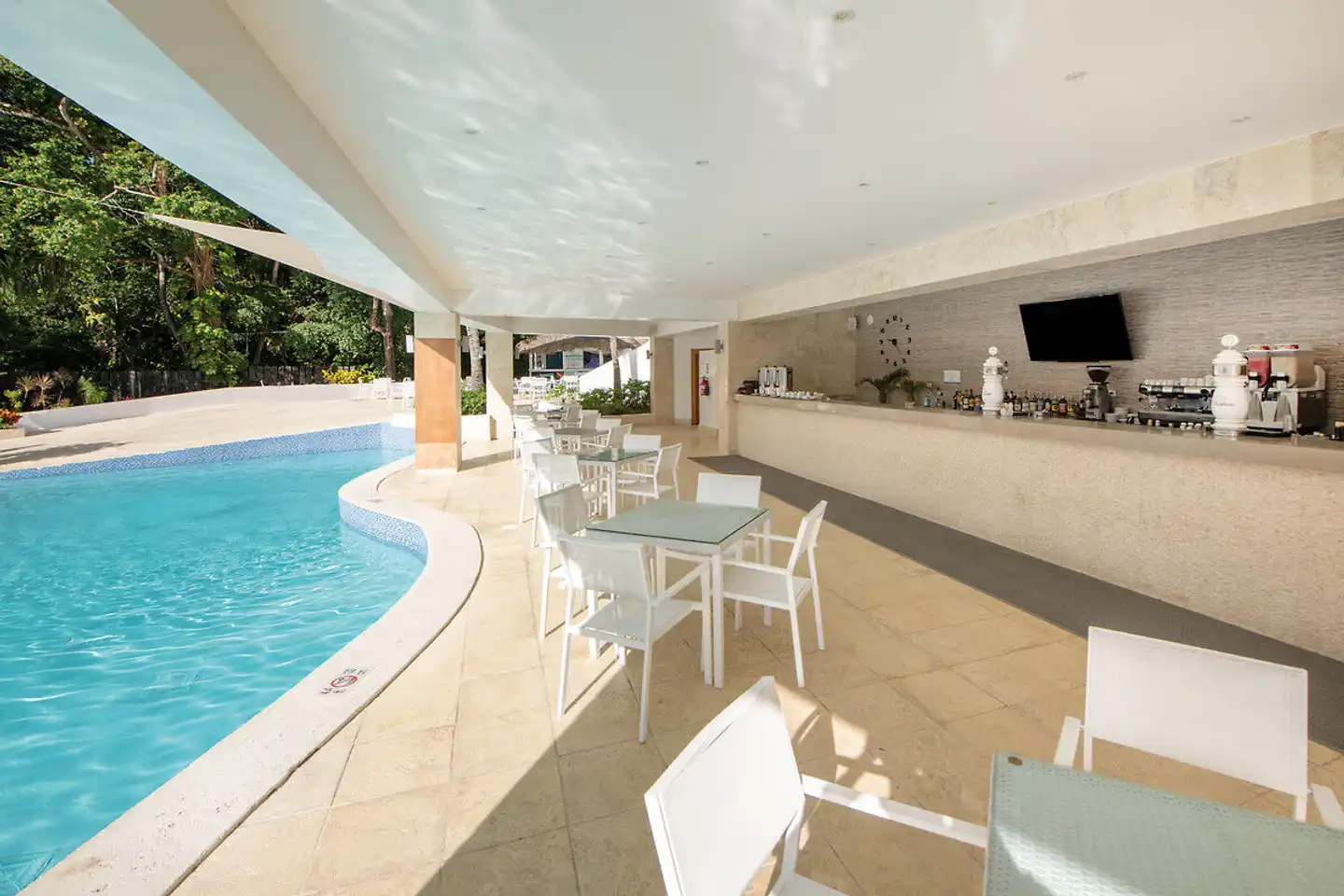 Viva Heavens by Wyndham Bar
