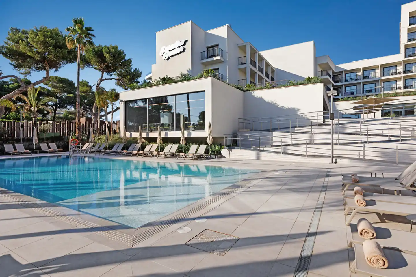 Paradiso Garden Pool