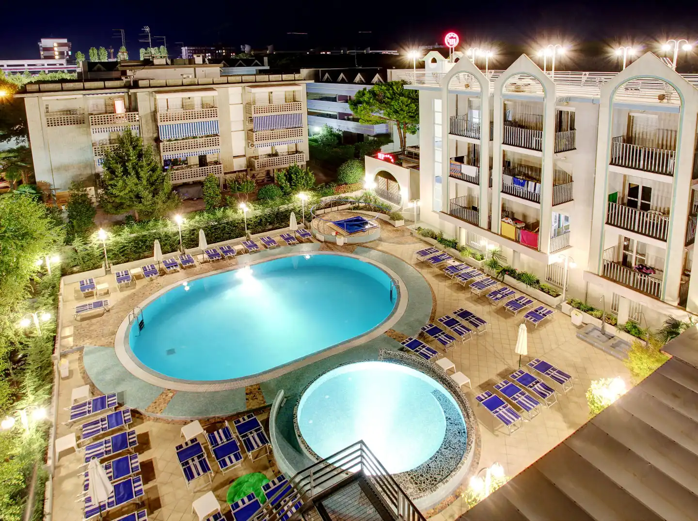 Palace Pool