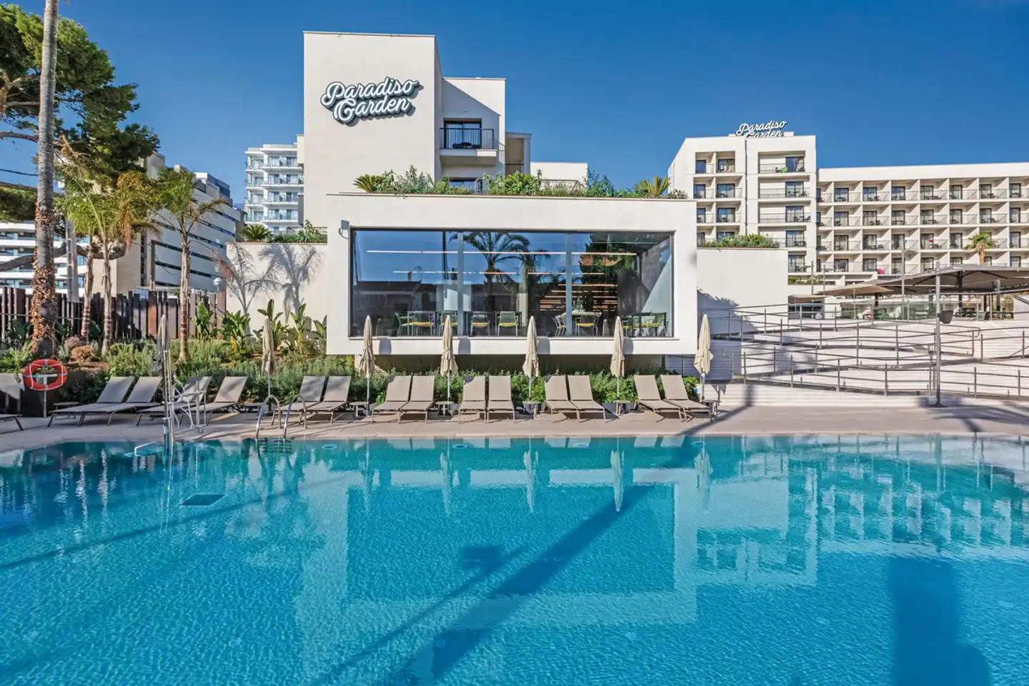 Paradiso Garden Pool