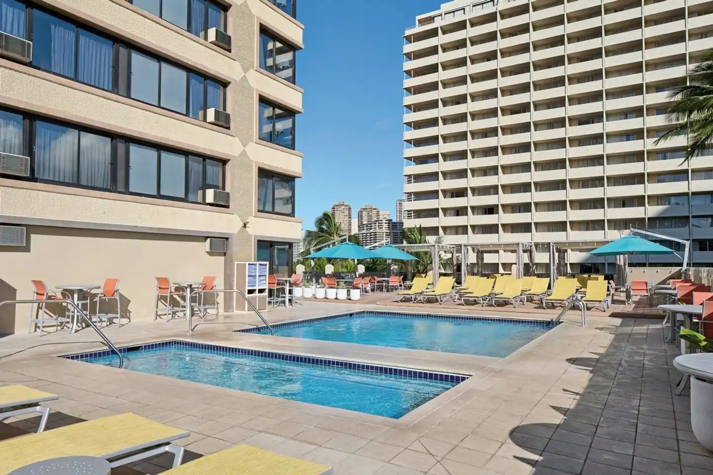 Holiday Inn Express Waikiki Pool