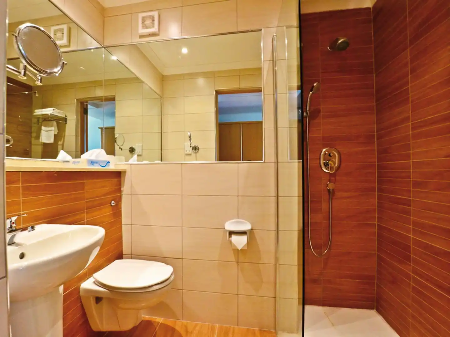 Qawra Palace Resort & Spa Badezimmer