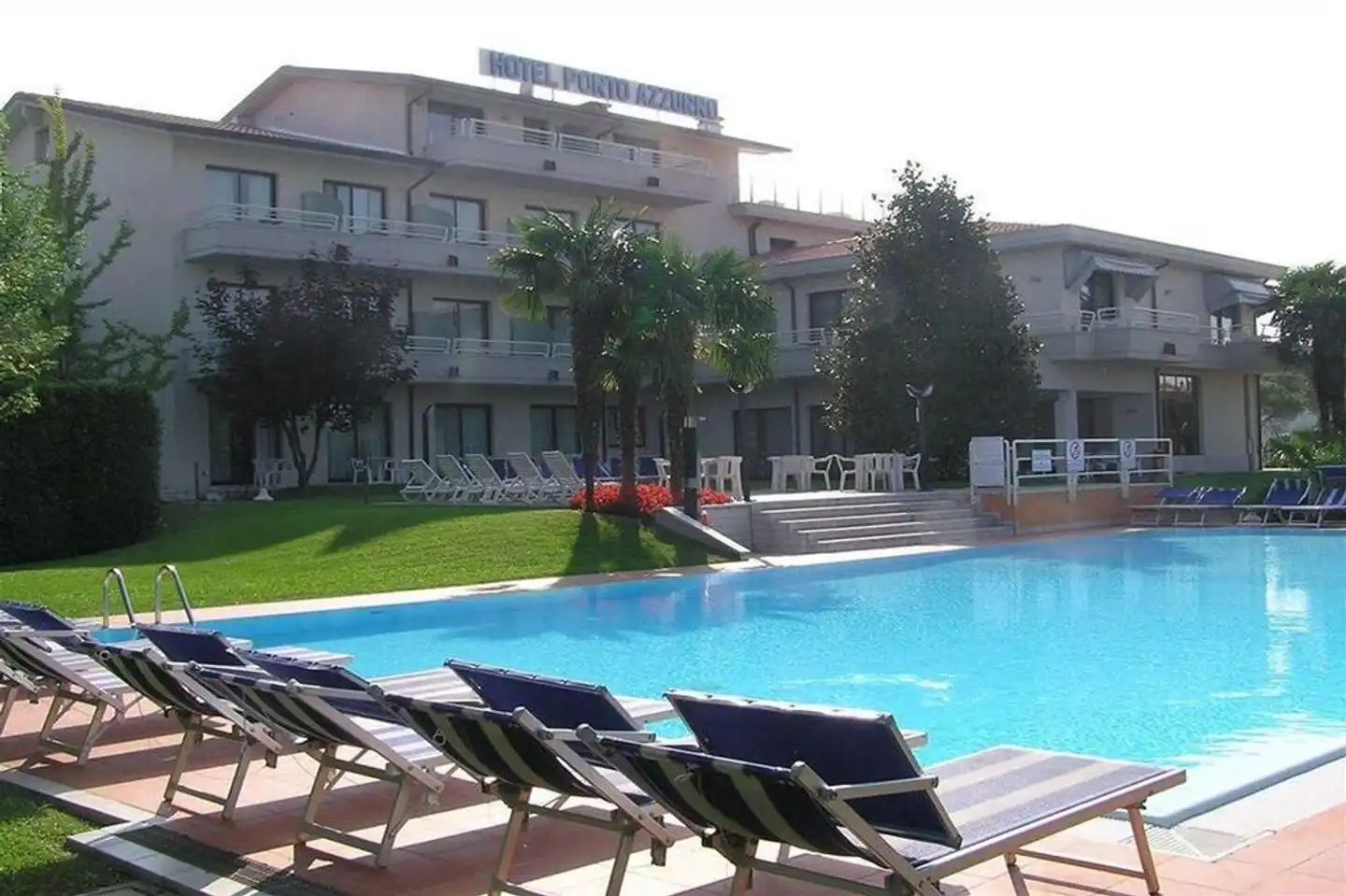 Porto Azzurro Pool