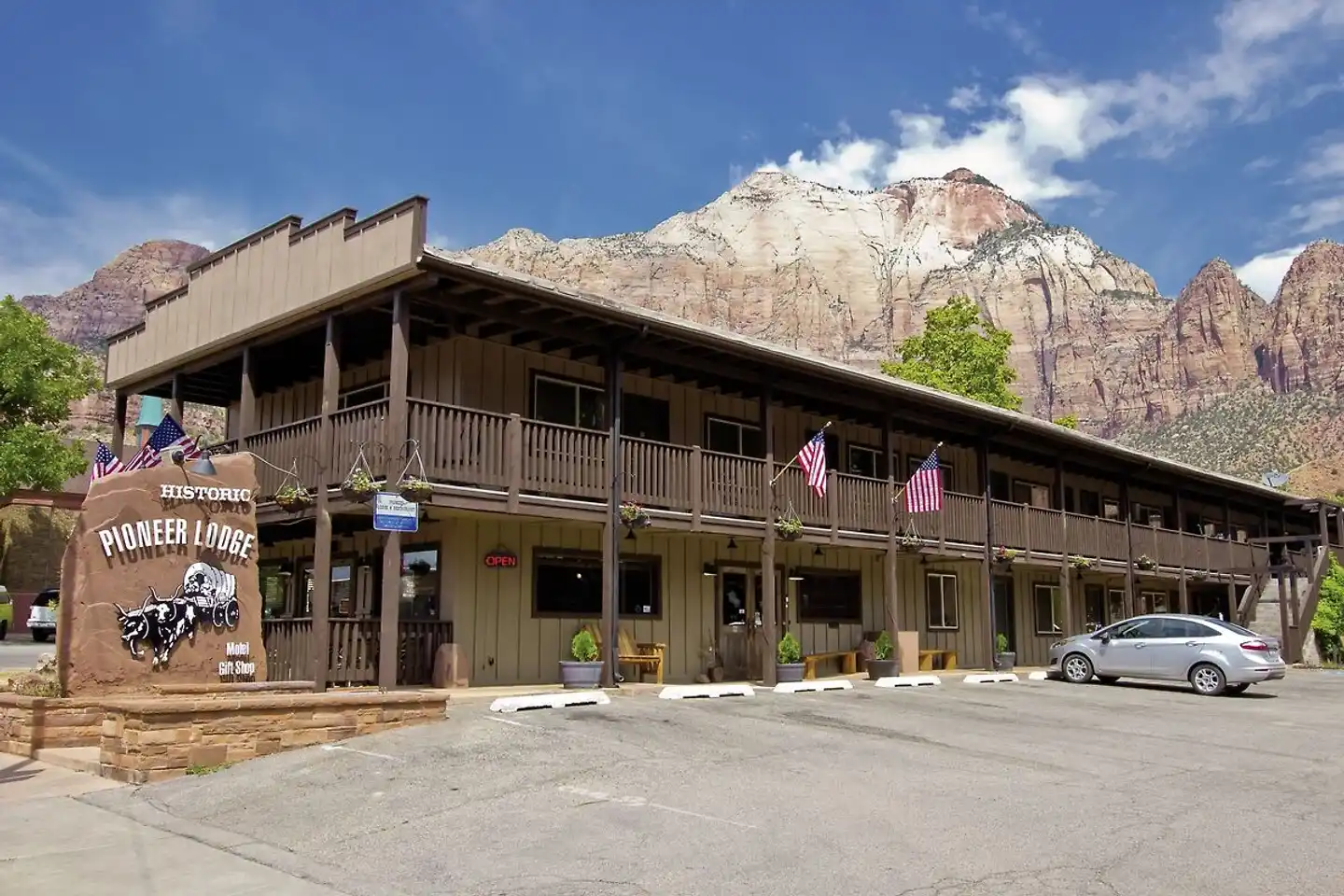 Pioneer Lodge Aussenansicht