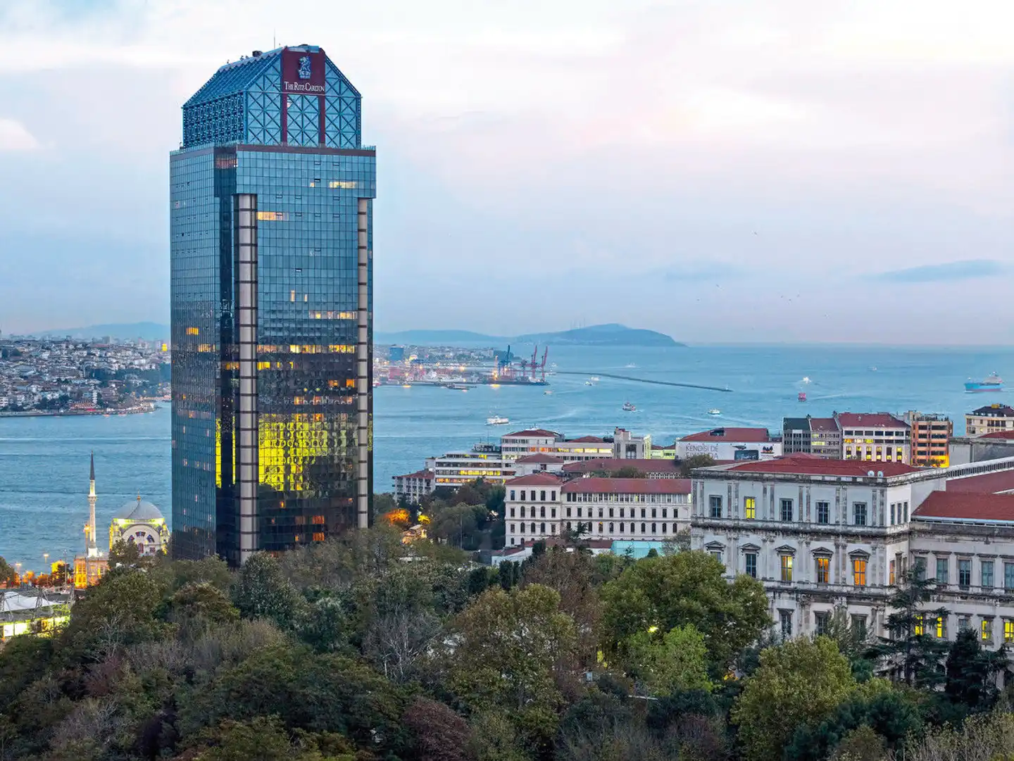 The Ritz-Carlton, Istanbul Aussenansicht