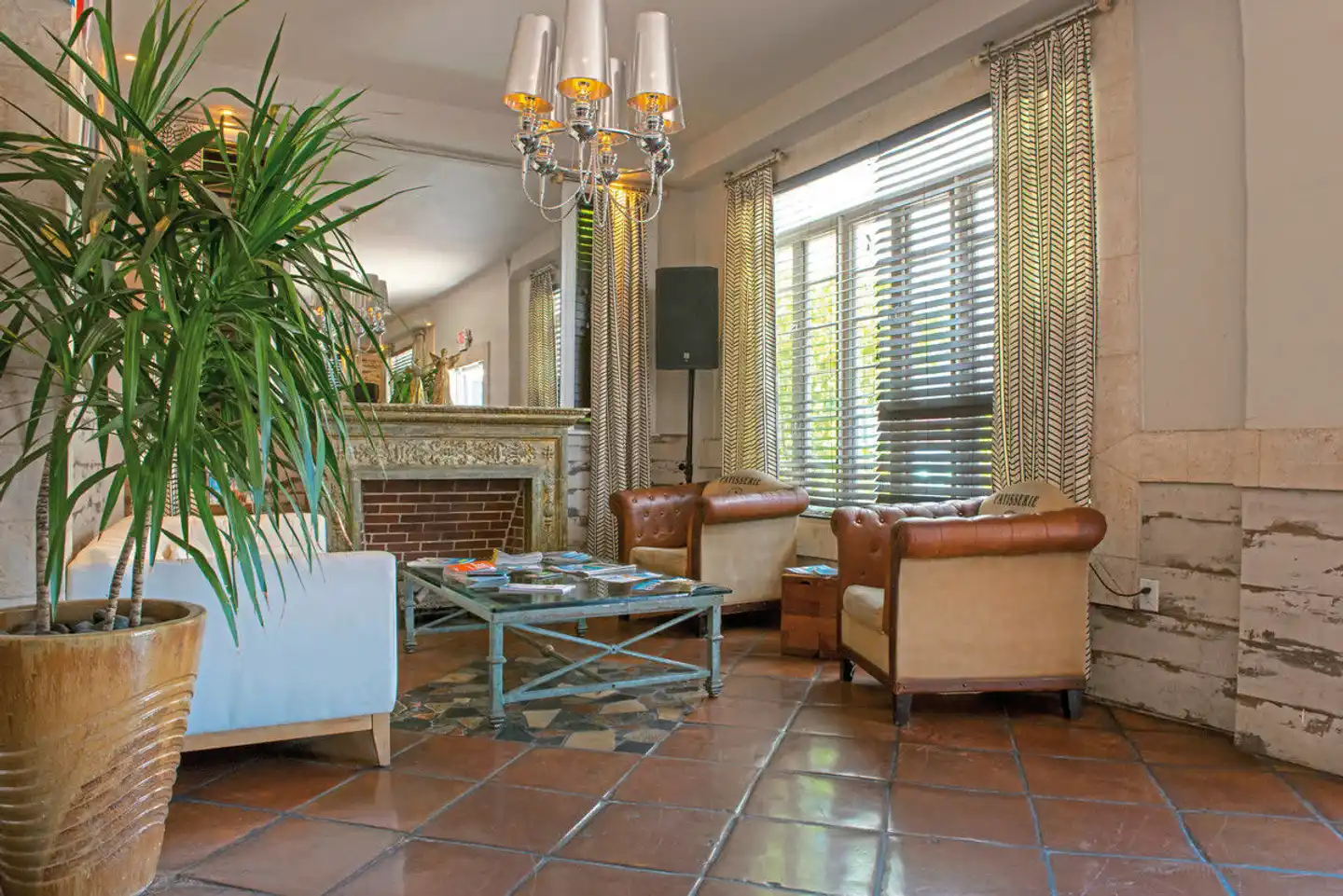 Hotel Shelley Lobby
