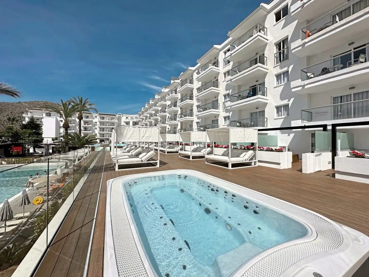 VIVA Sunrise Pool