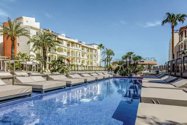 Zafiro Bahia Pool
