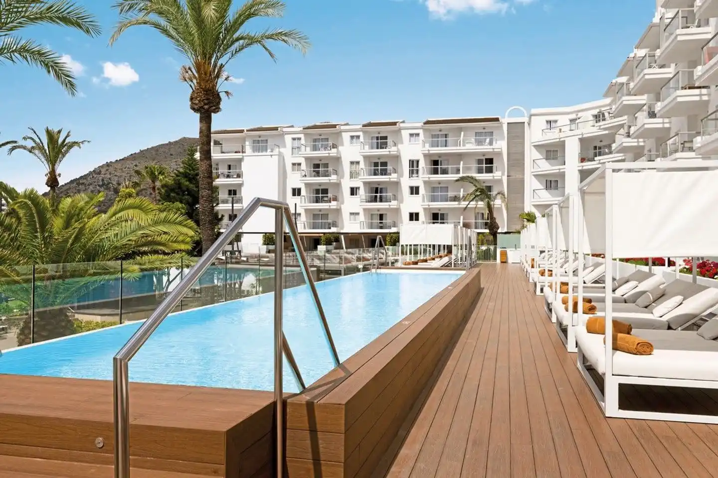 VIVA Sunrise Pool