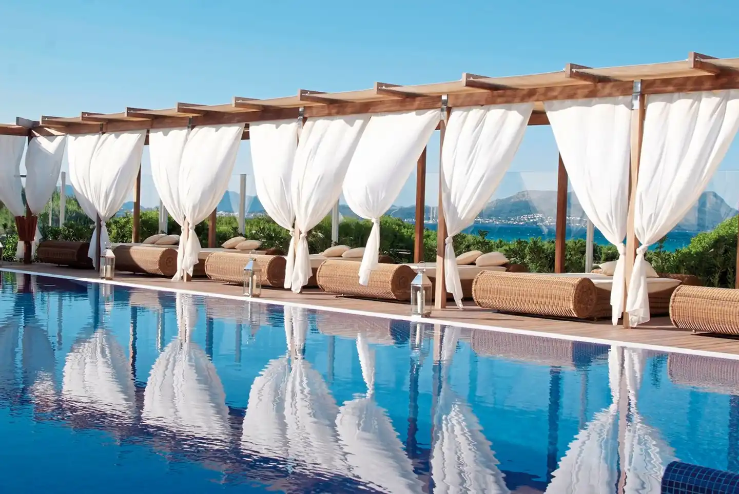 Zafiro Bahia Pool