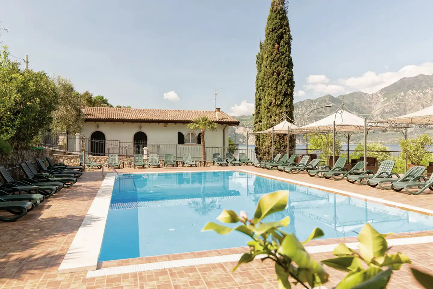 Sole Malcesine Pool
