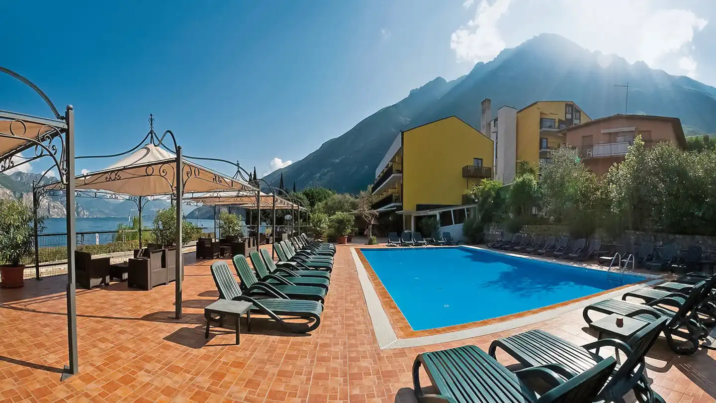 Sole Malcesine Pool