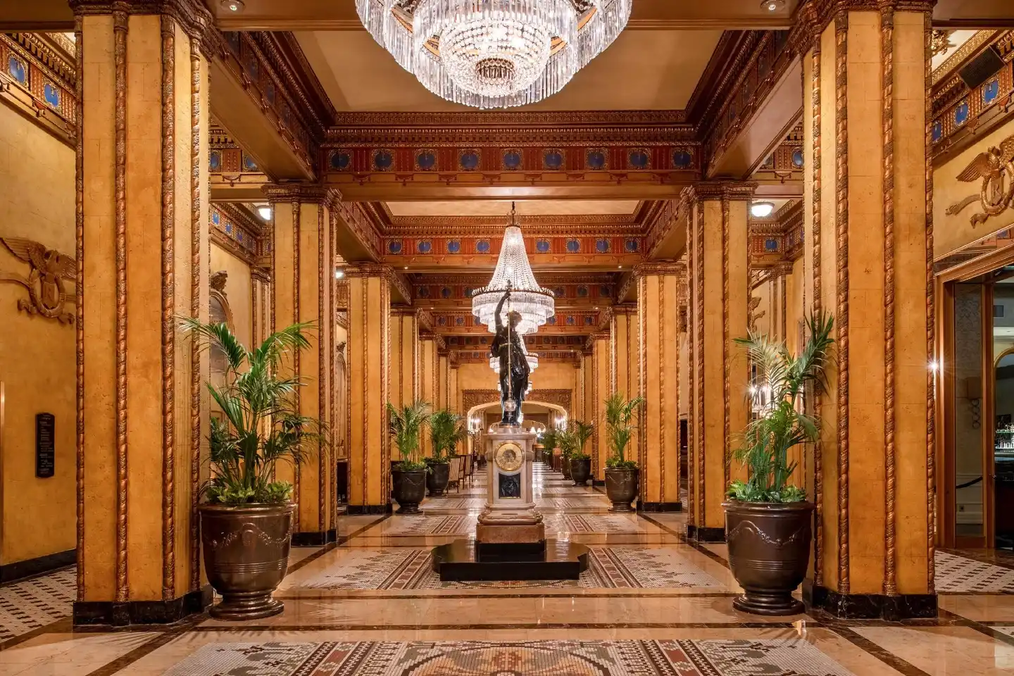 The Roosevelt New Orleans, A Waldorf Astoria Hotel Lobby