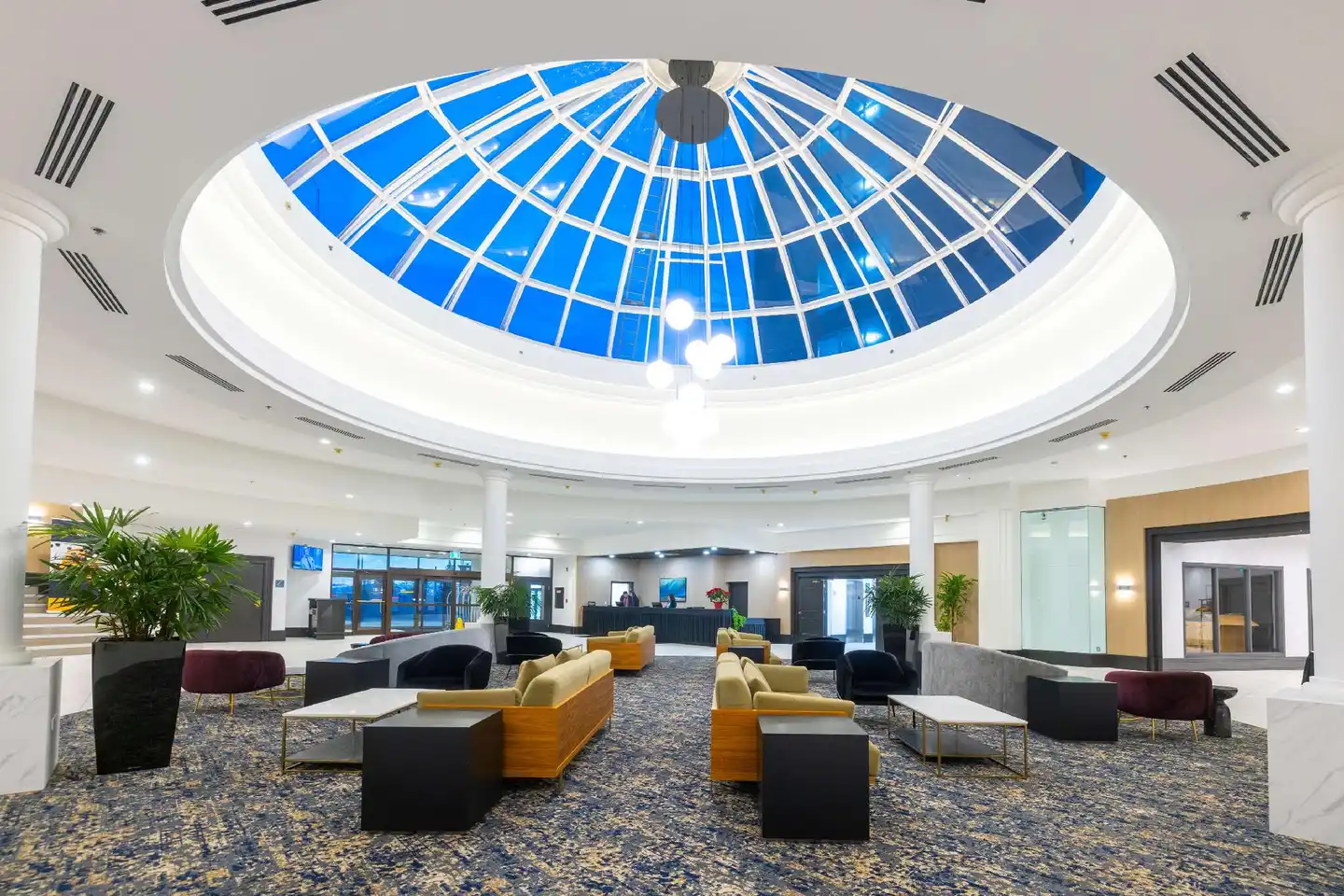 DoubleTree by Hilton Calgary North Lobby
