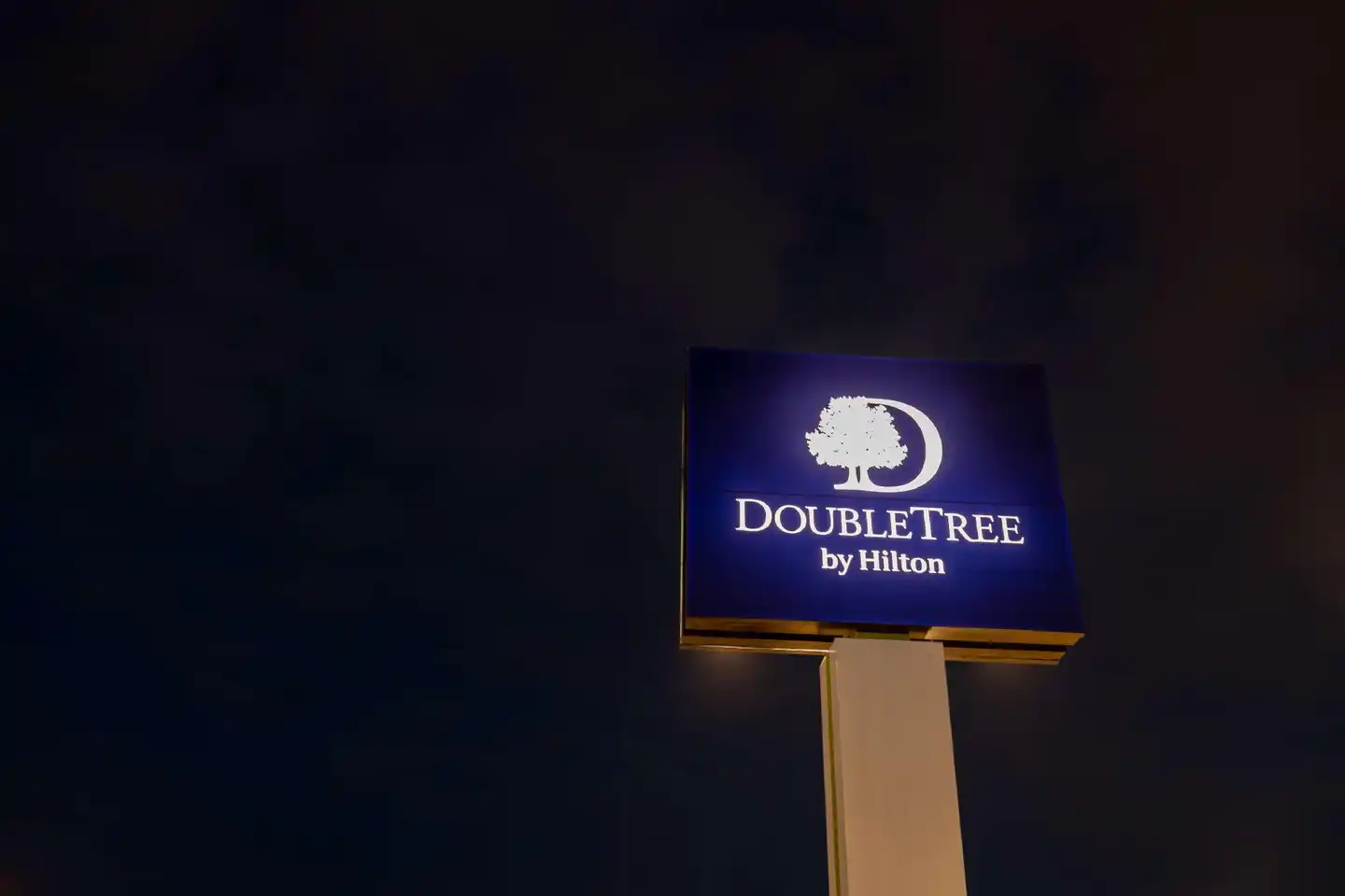DoubleTree by Hilton Calgary North Lobby