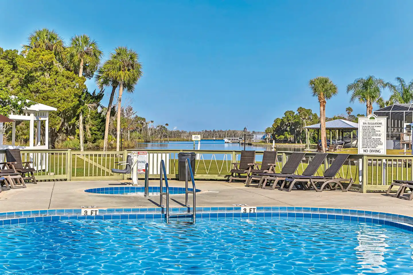 The Plantation on Crystal River Pool