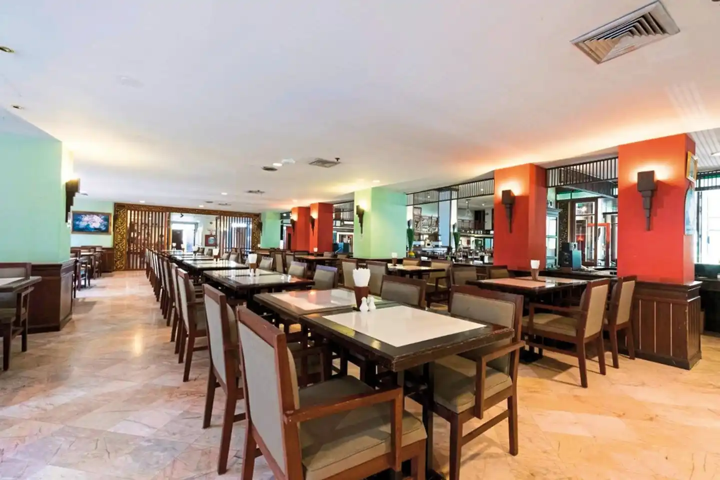 Jomtien Thani Hotel Bar