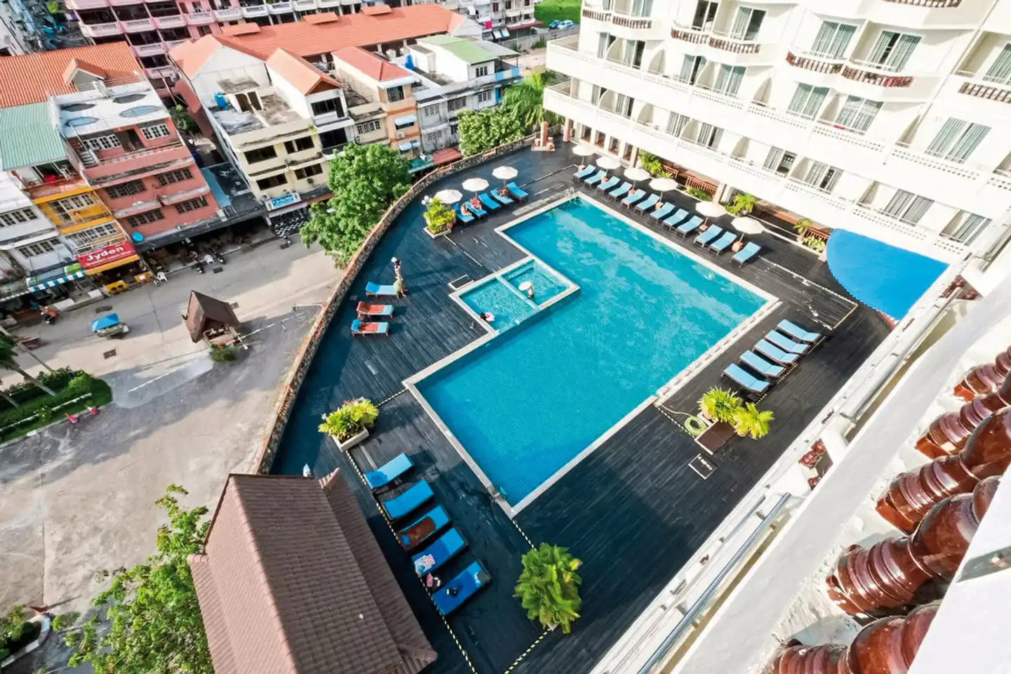 Jomtien Thani Hotel Pool