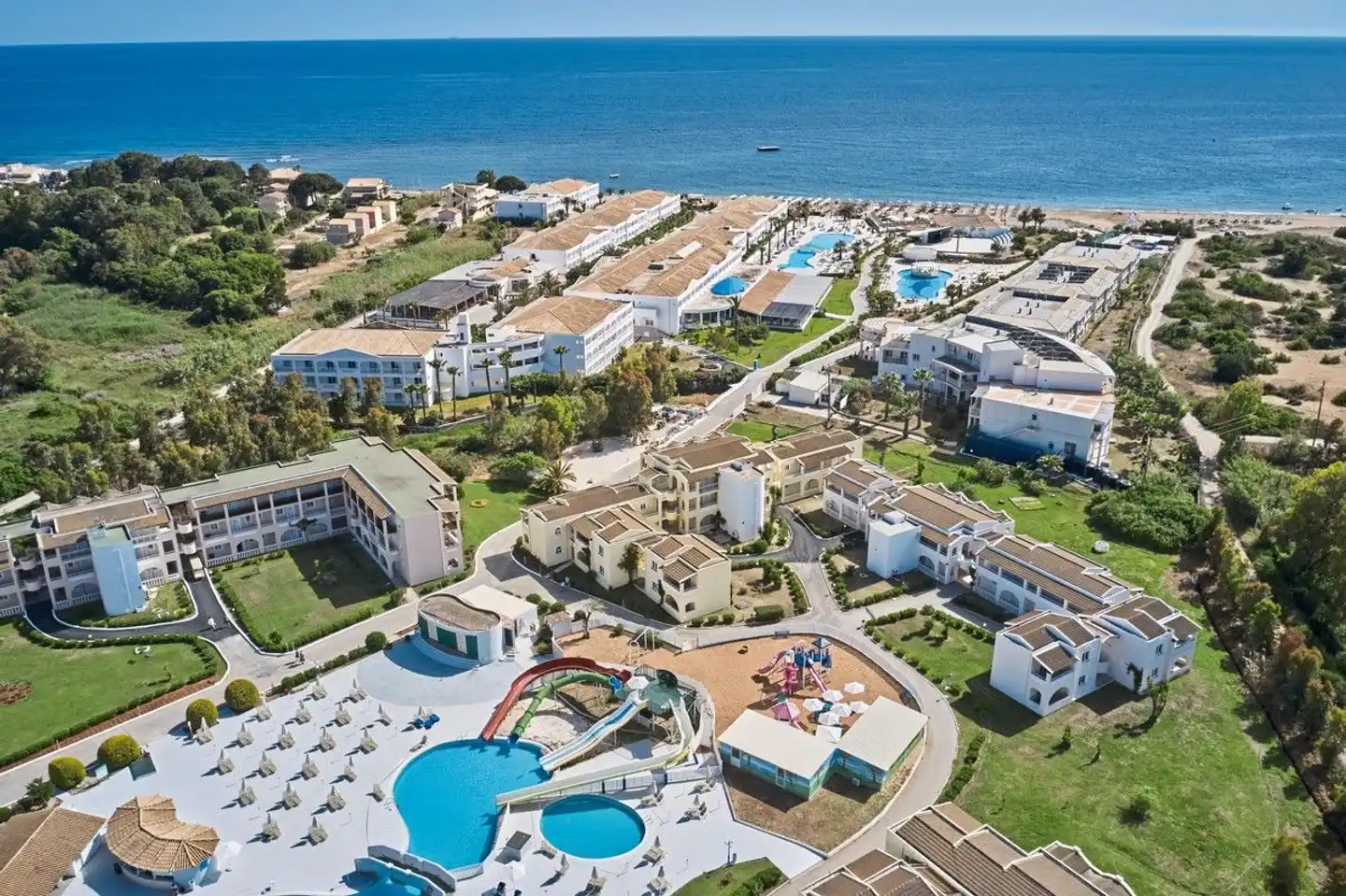 Sandy Beach Resort Aussenansicht