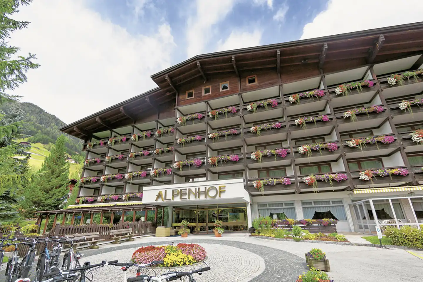 Alpenhof Aussenansicht