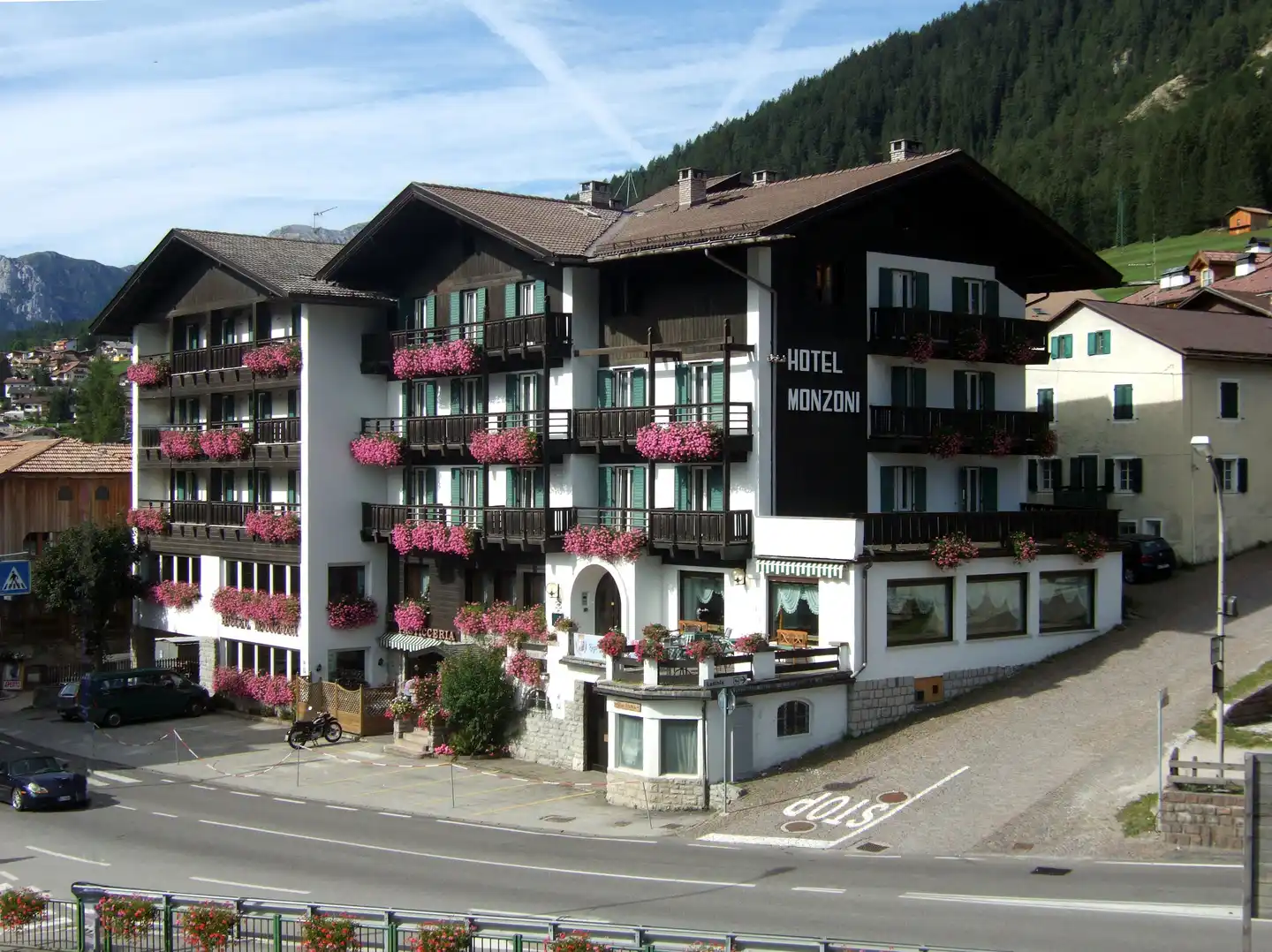 GH Monzoni Hotel Aussenansicht