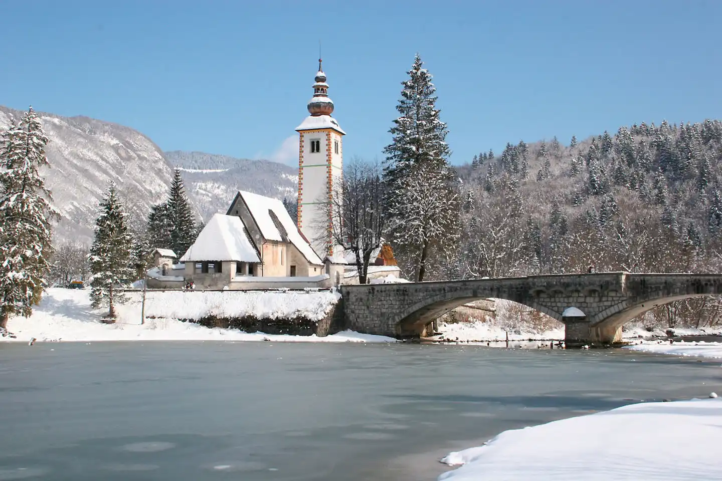Jezero Strand