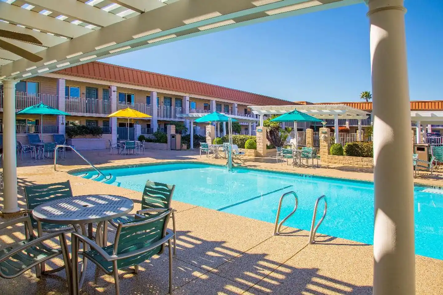 Best Western PLUS Hilltop Inn Pool