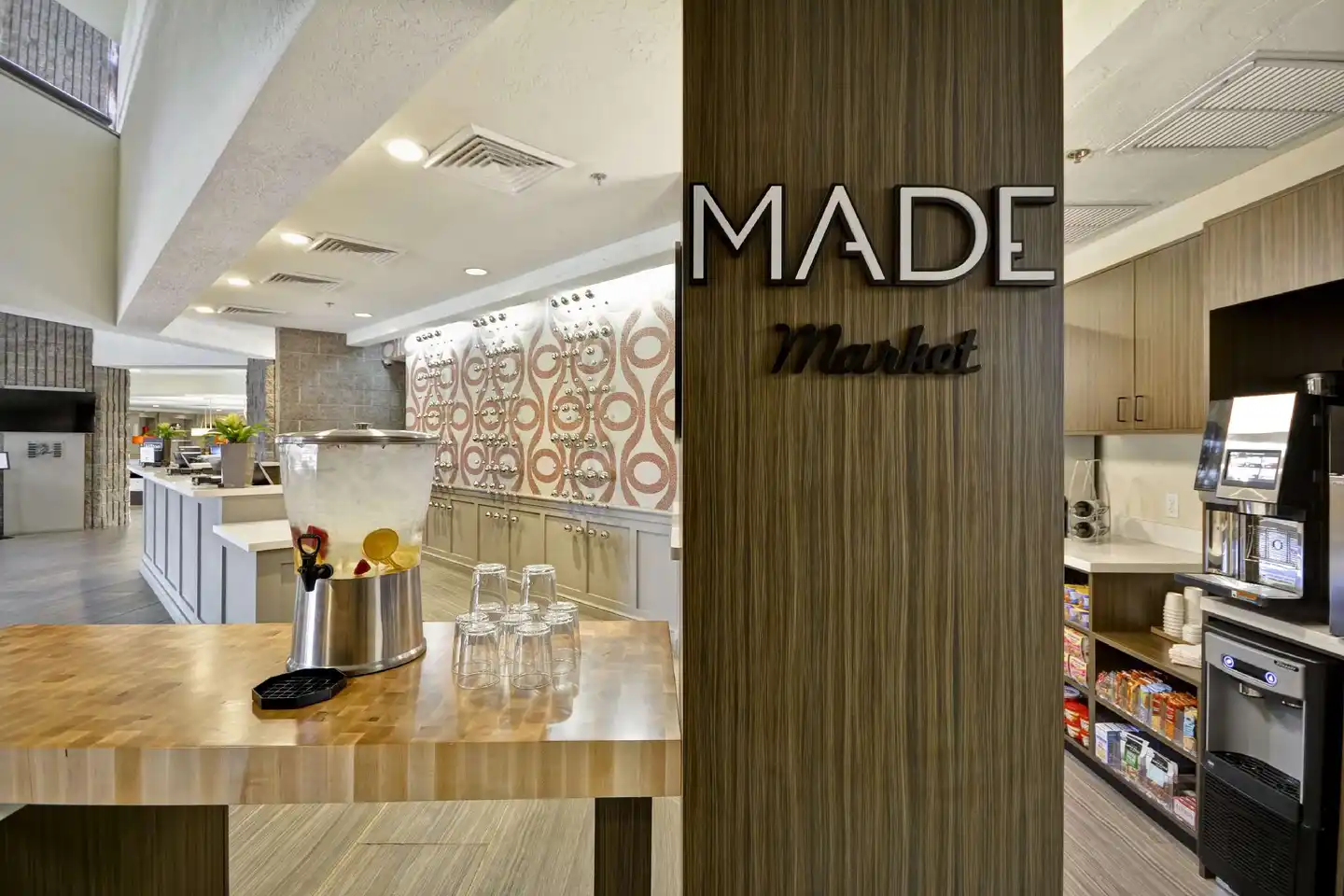 DoubleTree by Hilton Phoenix North Lobby