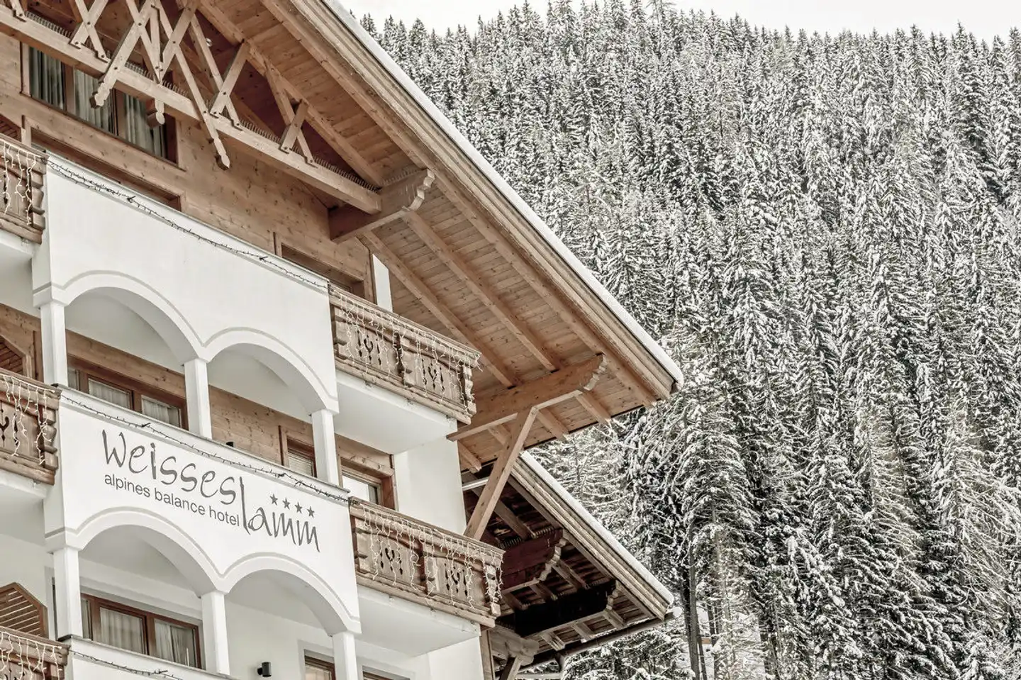 Alpines Balance Hotel Weisses Lamm Aussenansicht