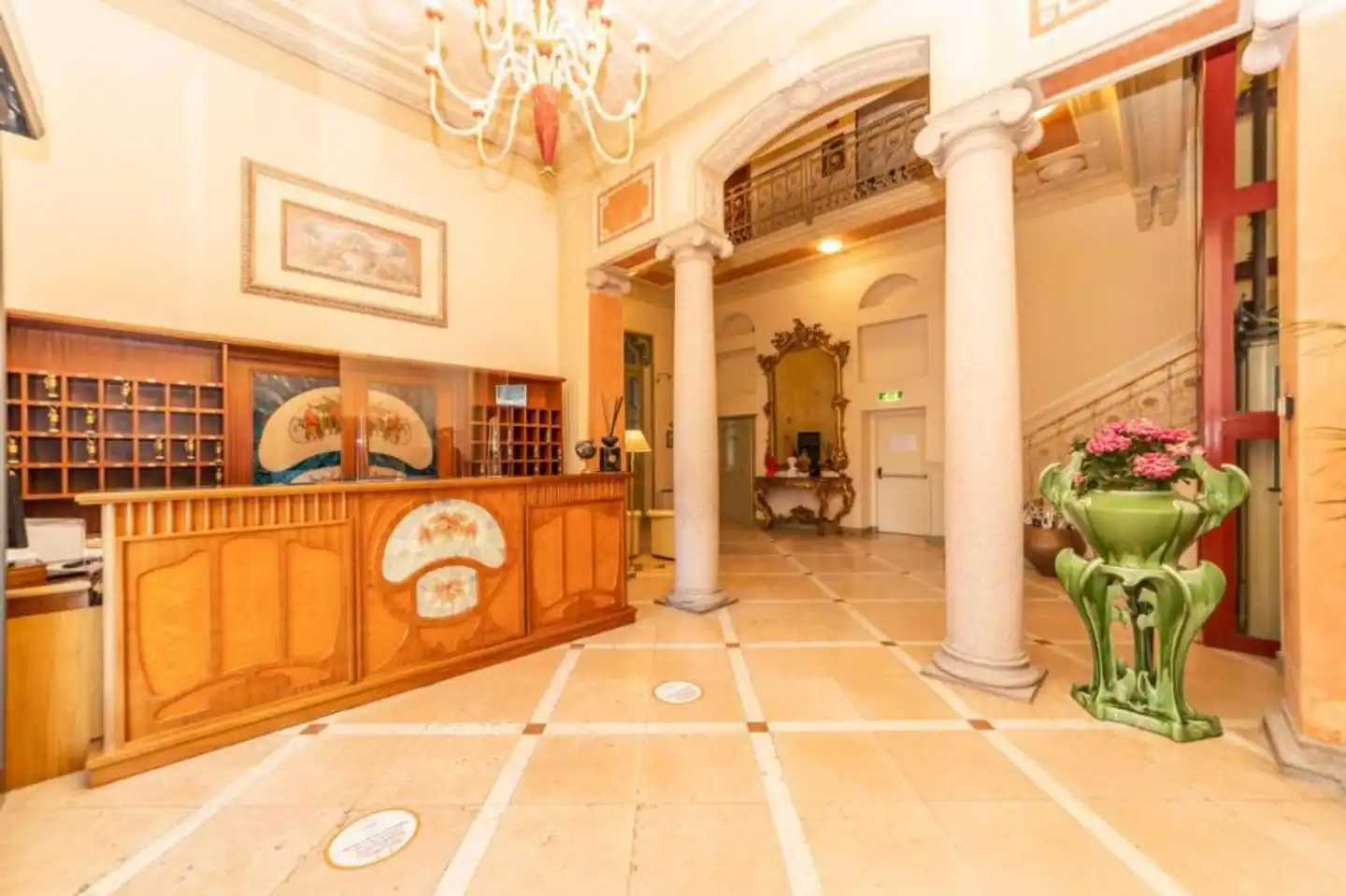 Hotel Pallanza Lobby
