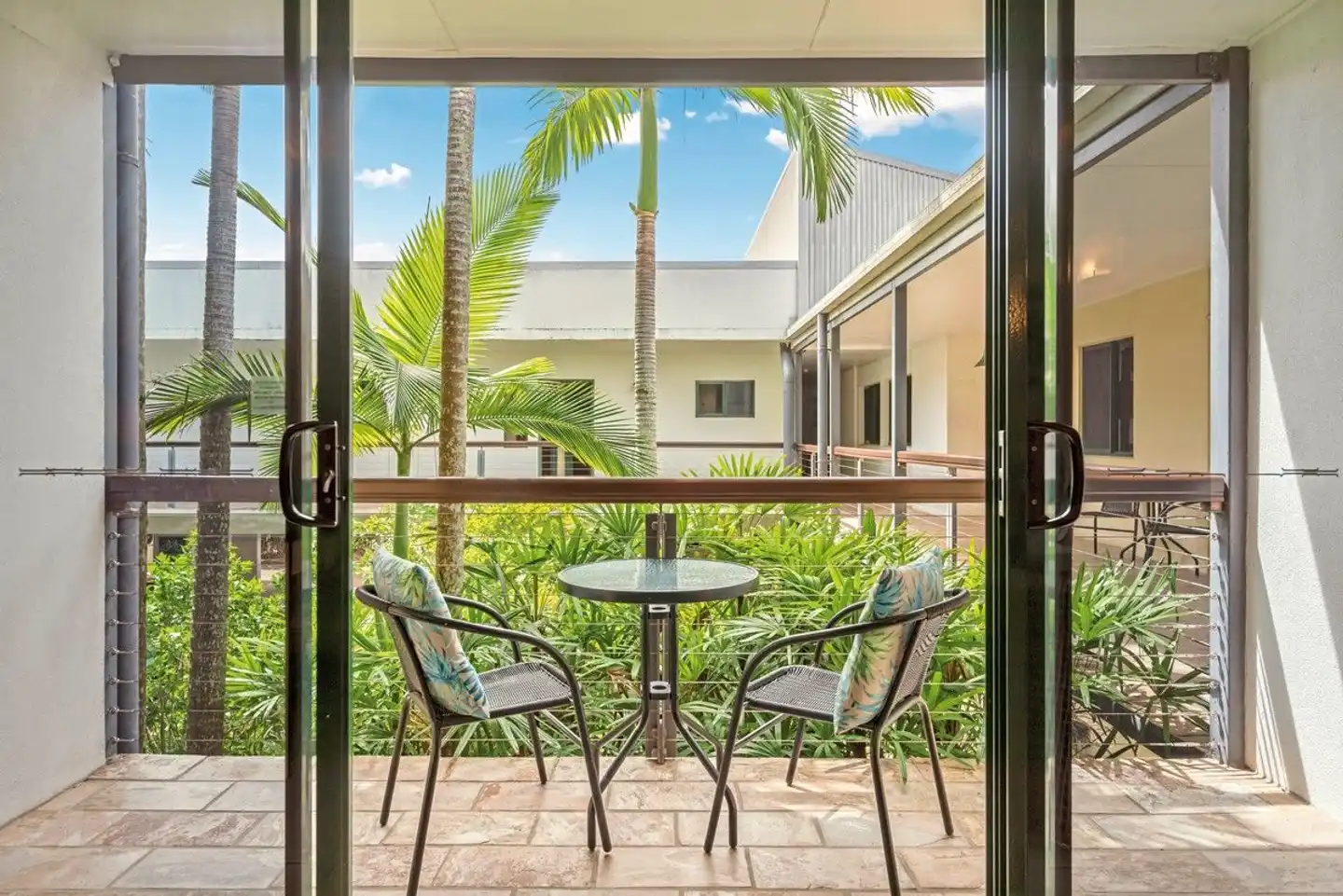 Bay Village Tropical Retreat Terrasse