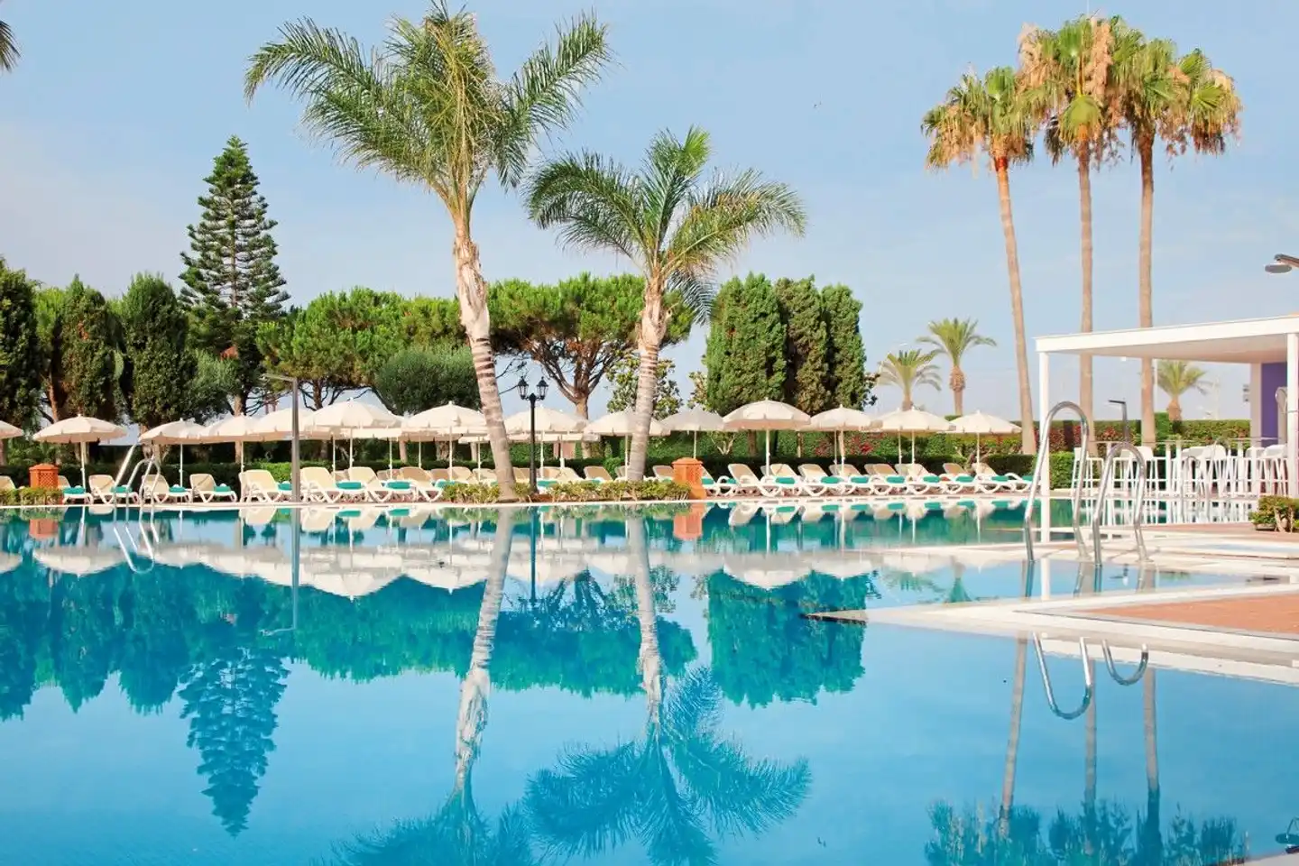 Iberostar Waves Málaga Playa Pool