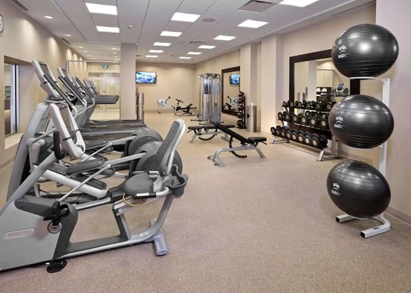 Hampton Inn by Hilton Halifax Downtown Sport und Entertainment