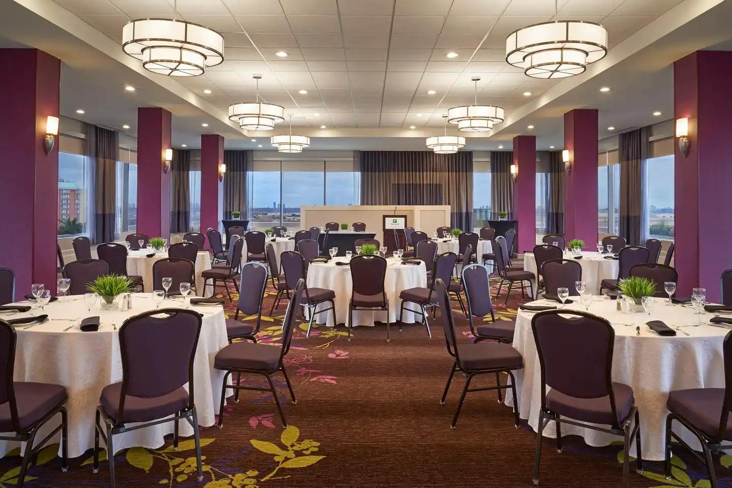 Holiday Inn Toronto International Airport Bar